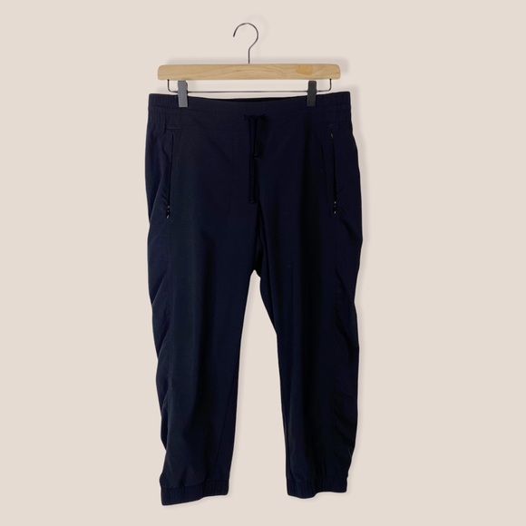 Athleta Pants - Athleta Brand Women’s Cropped Jogger Pants Sz 8 Solid Black